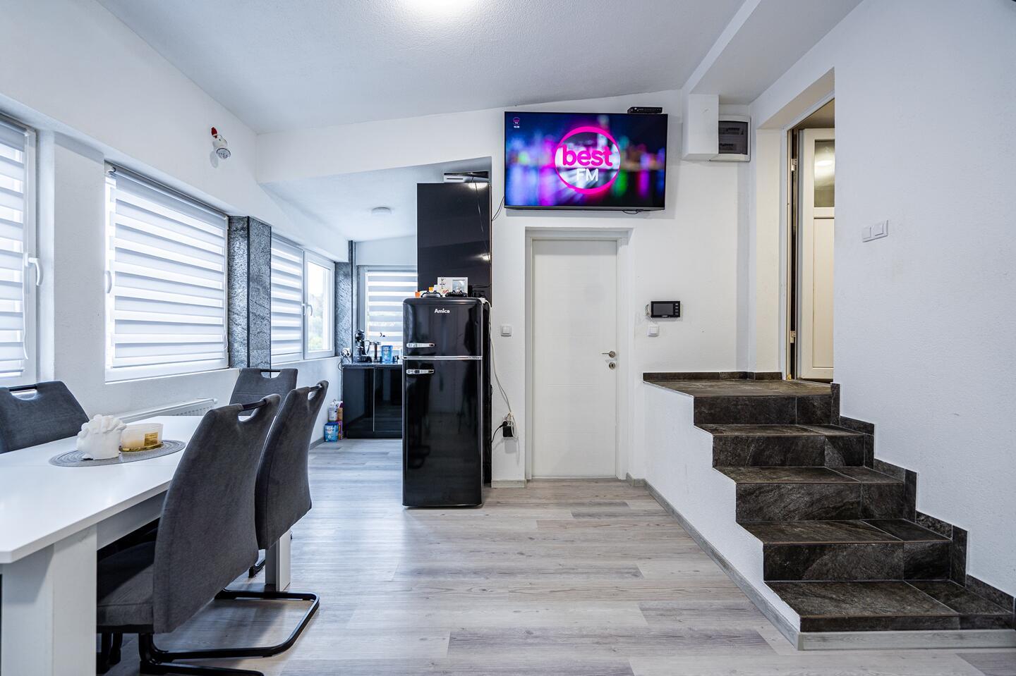 Samostojna hiša z dvema stanovanjema – Polule pri Celju - Slika 11