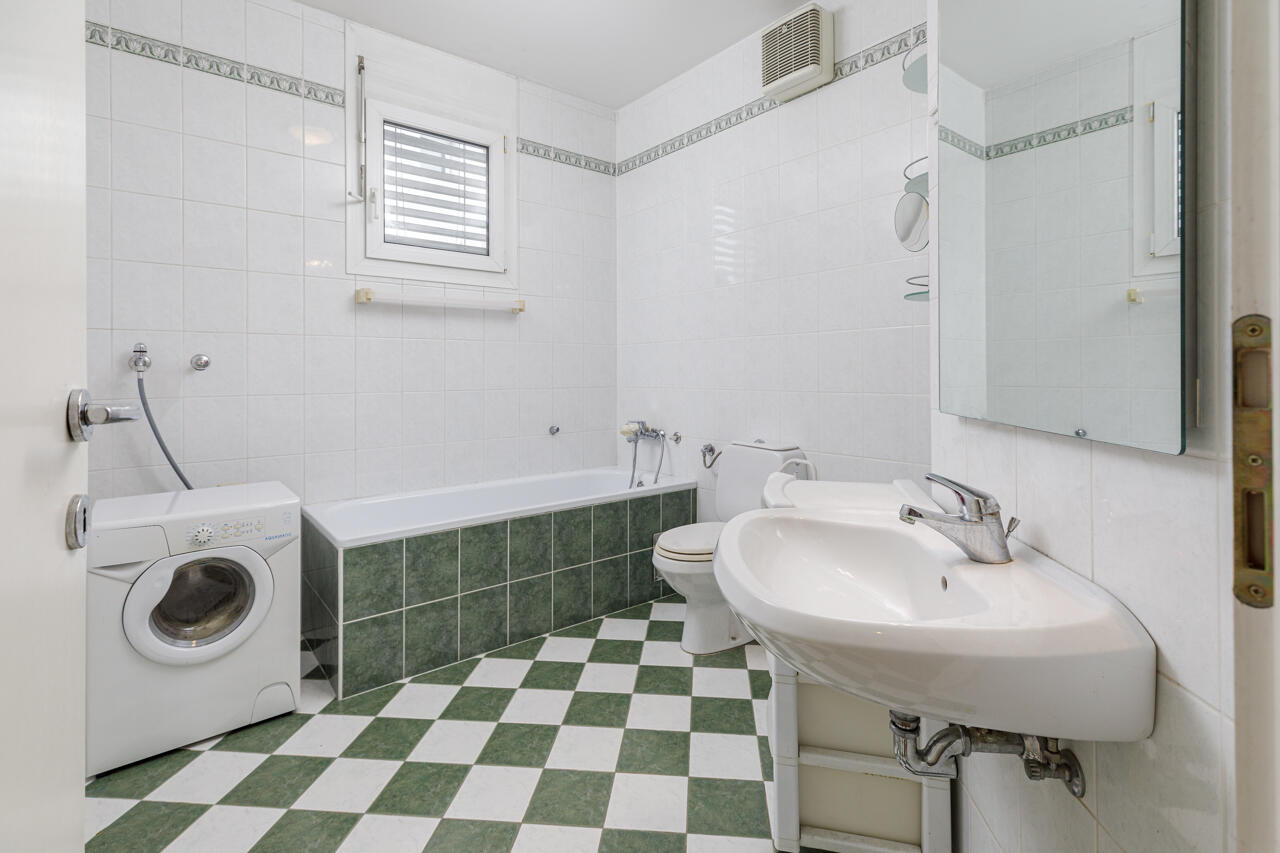 IZJEMNA PRILOŽNOST – PROSTORNO 2,5 SOBNO STANOVANJE Z GARAŽO NA NOVIH POLJANAH - Slika 55