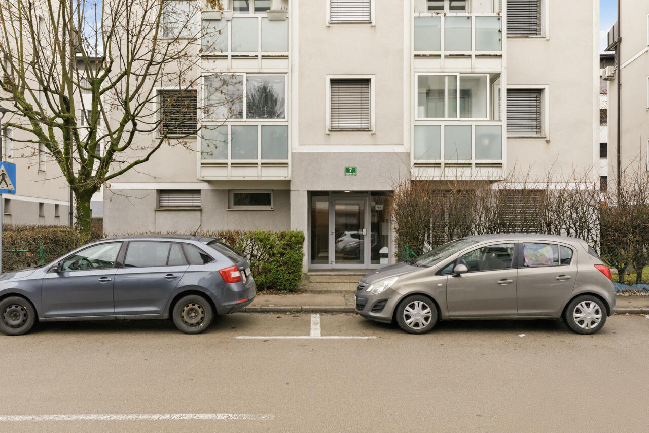 IZJEMNA PRILOŽNOST – PROSTORNO 2,5 SOBNO STANOVANJE Z GARAŽO NA NOVIH POLJANAH - Slika 17