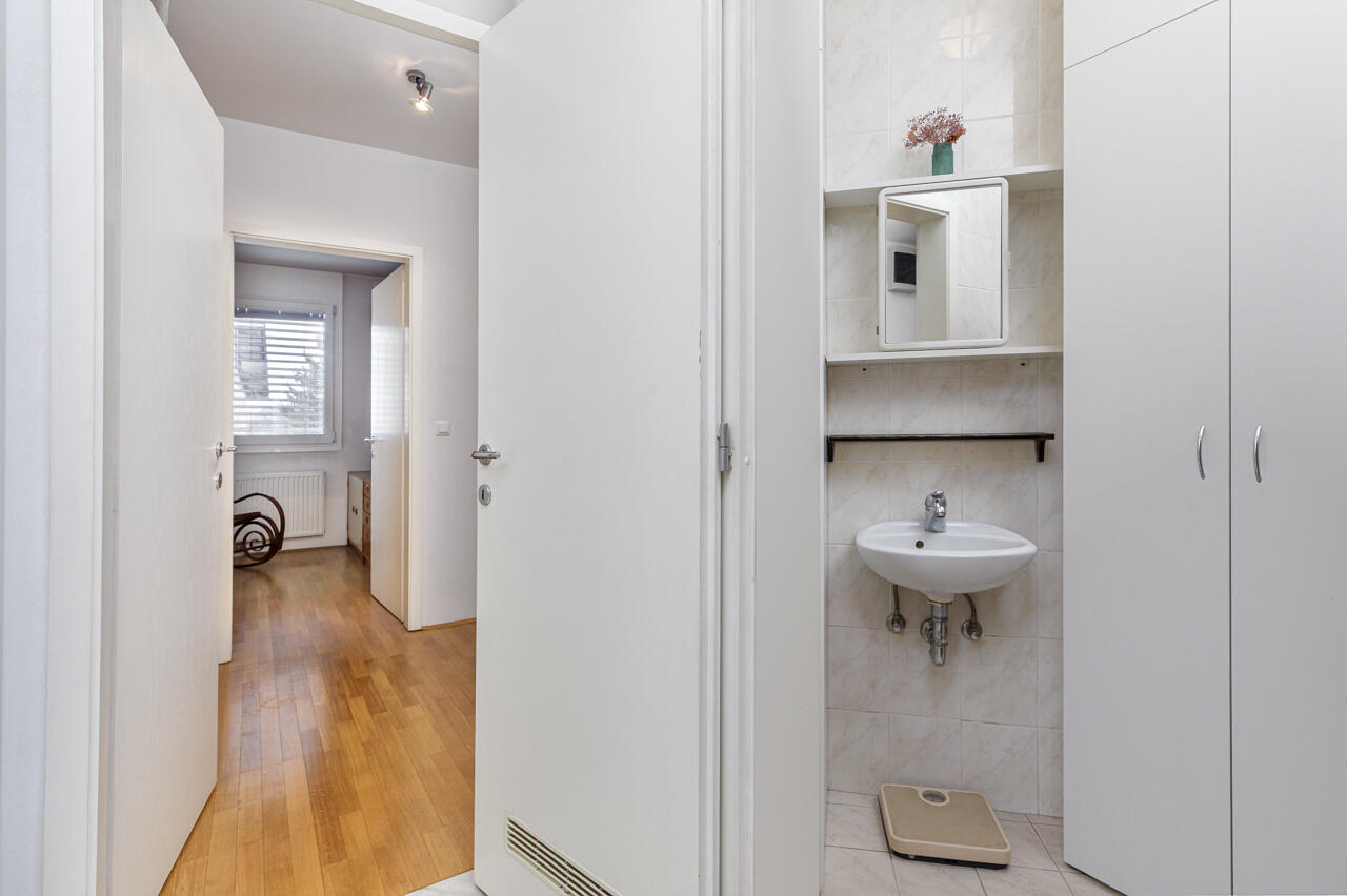 IZJEMNA PRILOŽNOST – PROSTORNO 2,5 SOBNO STANOVANJE Z GARAŽO NA NOVIH POLJANAH - Slika 75