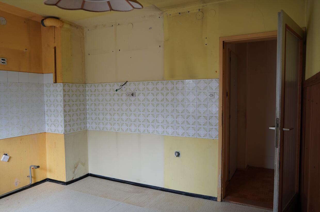 LJ, Novo Polje -hiša z vrtom, teraso in garažo v mirnem okolišu-izjemen potencial in takoj vseljivo - Slika 5