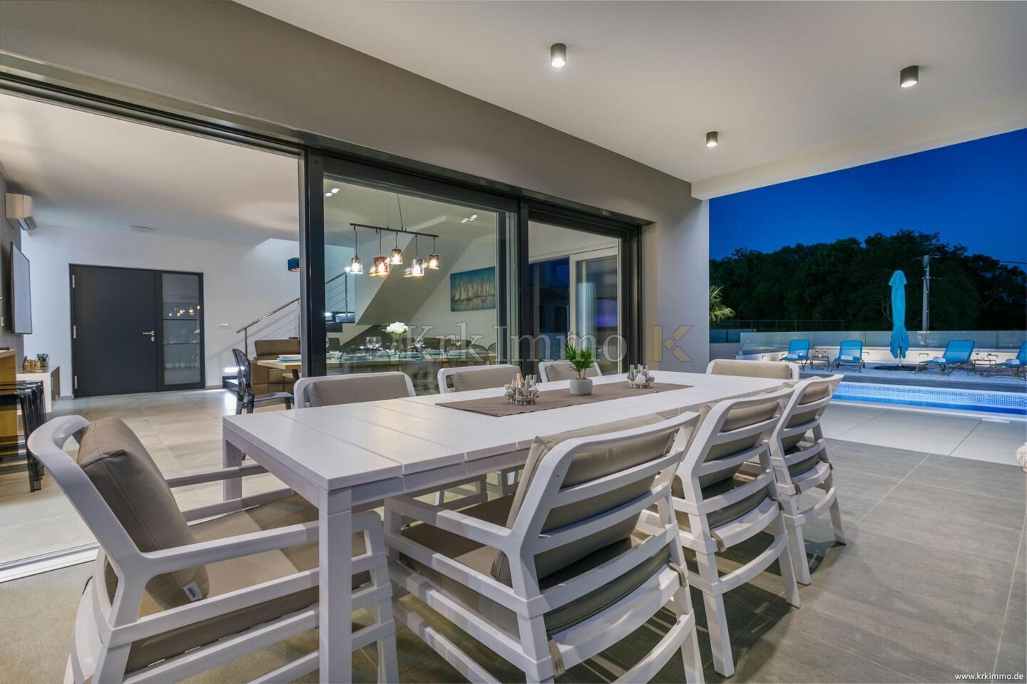 Ekskluzivna vila s pogledom na morje – pripravljena za vselitev - Slika 2