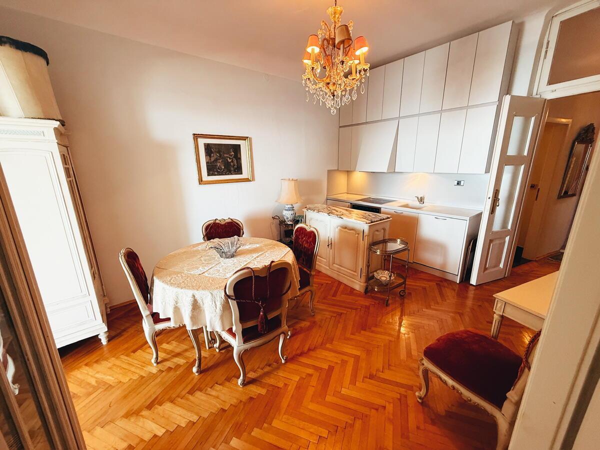 EKSKLUZIVNO STANOVANJE V ZGODOVINSKI PALAČI – PRVA VRSTA OB MORJU, PIRAN - Slika 13