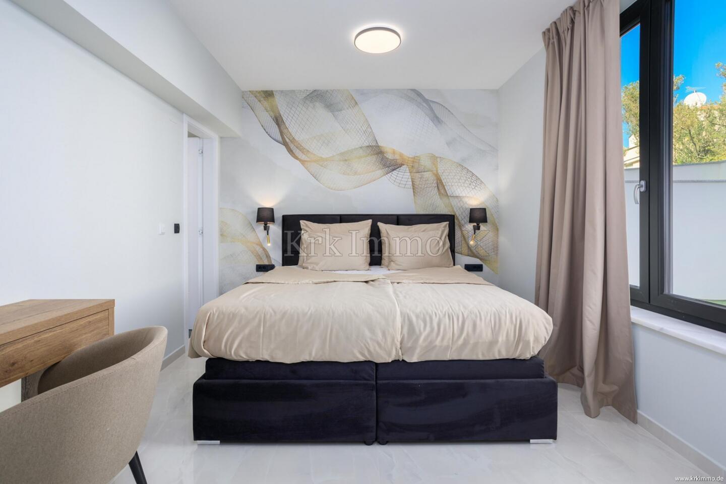 Novogradnja Krk: Luksuzna hiša dvojček z bazenom, savno, fitnesom in jacuzzijem! - Slika 8