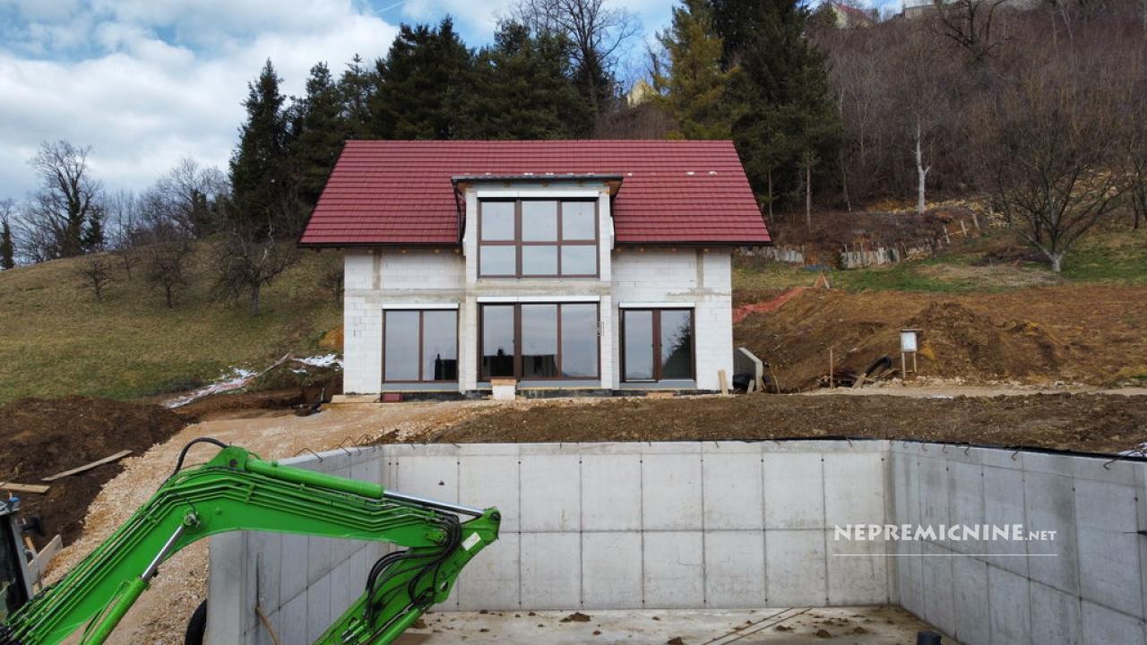 Vojnik - nova družinska hiša s čudovitim pogledom na Vojnik in okolico - Slika 12