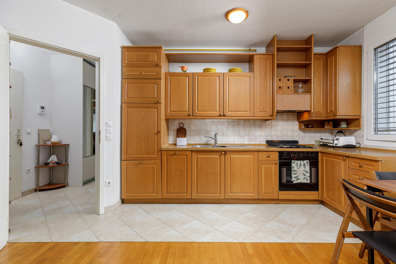 IZJEMNA PRILOŽNOST – PROSTORNO 2,5 SOBNO STANOVANJE Z GARAŽO NA NOVIH POLJANAH - Slika 80