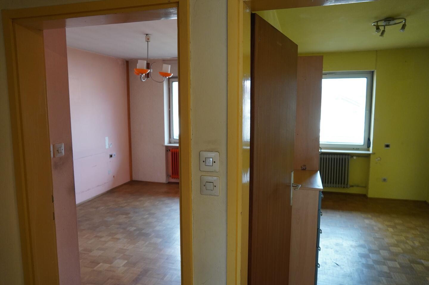 LJ, Novo Polje -hiša z vrtom, teraso in garažo v mirnem okolišu-izjemen potencial in takoj vseljivo - Slika 9