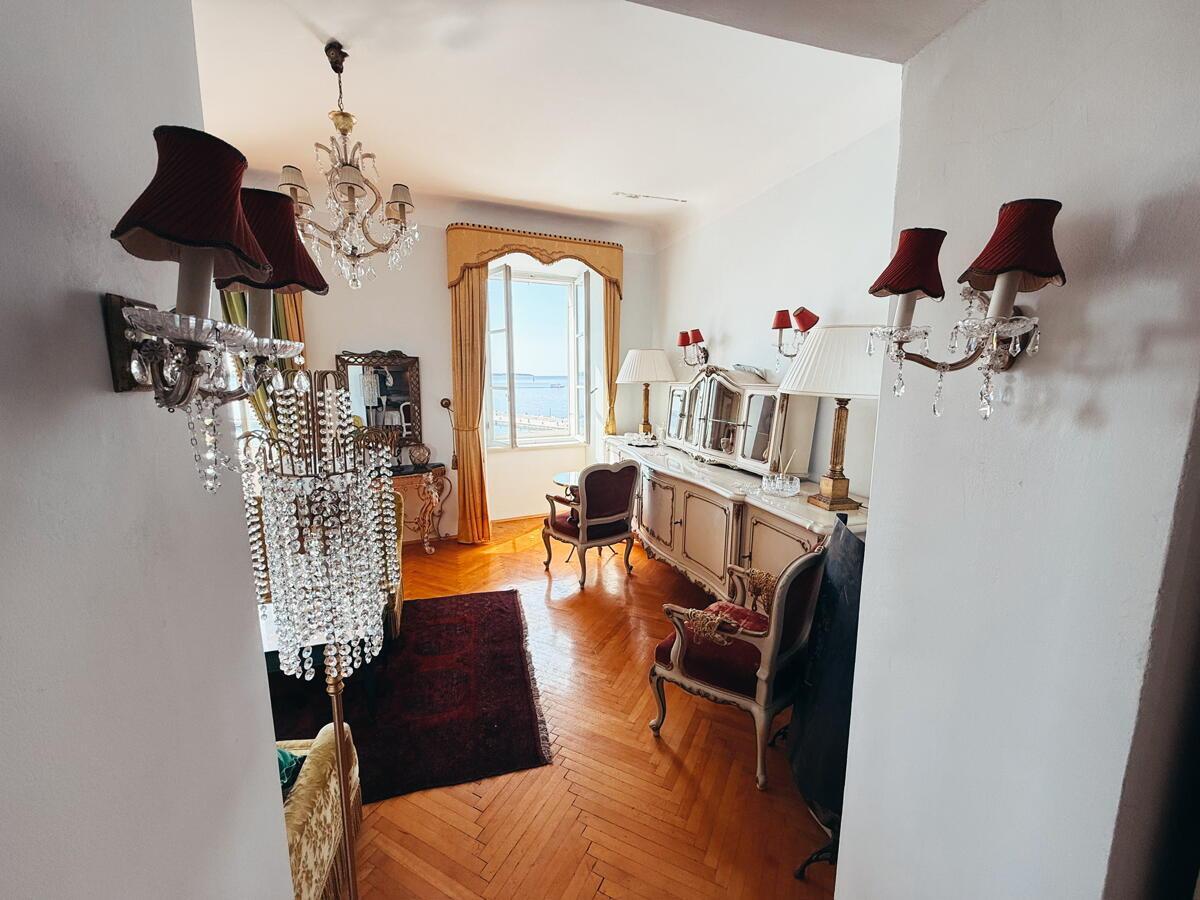 EKSKLUZIVNO STANOVANJE V ZGODOVINSKI PALAČI – PRVA VRSTA OB MORJU, PIRAN - Slika 11