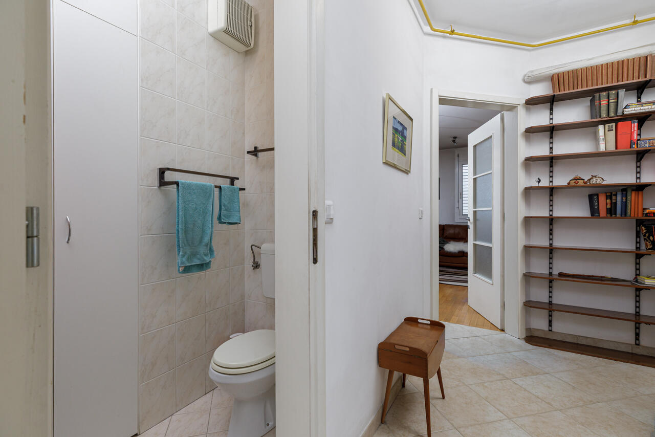 IZJEMNA PRILOŽNOST – PROSTORNO 2,5 SOBNO STANOVANJE Z GARAŽO NA NOVIH POLJANAH - Slika 38