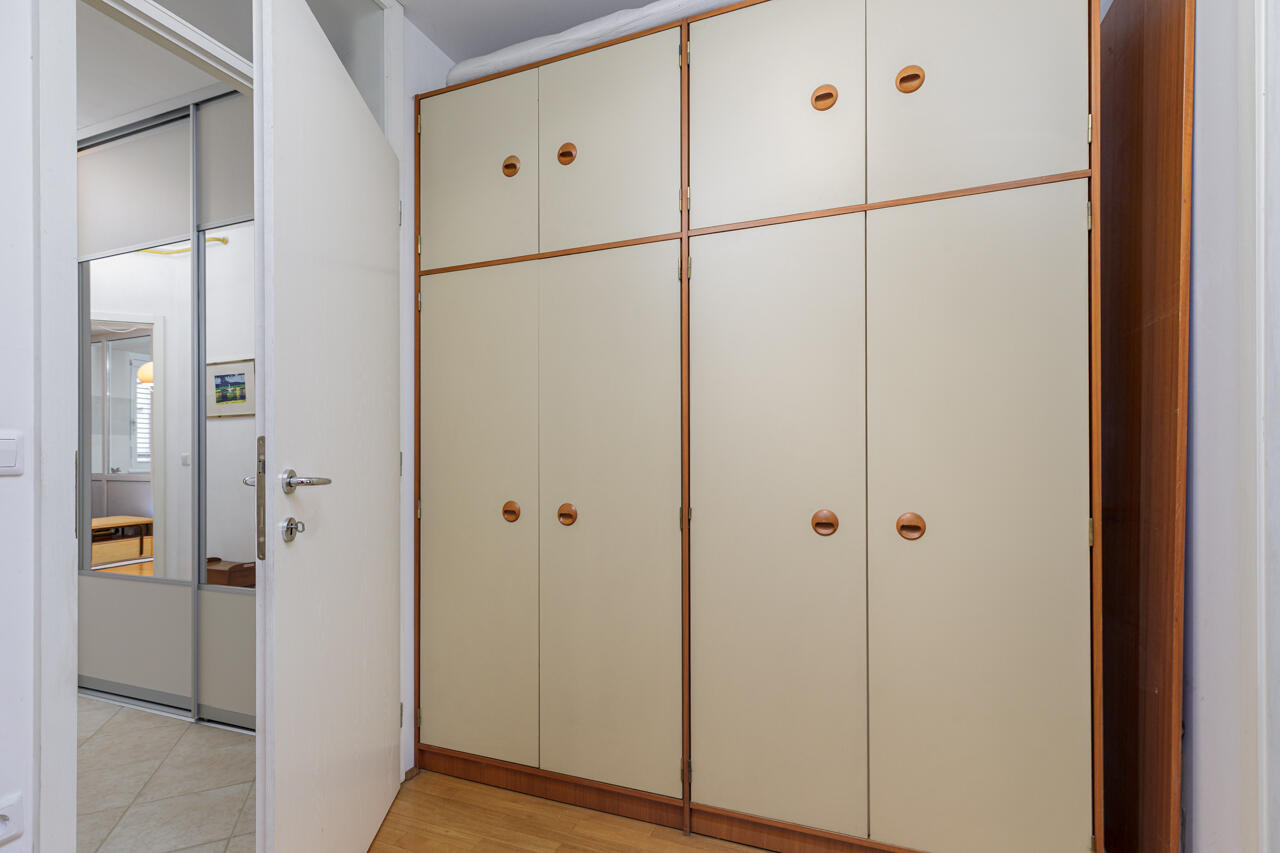 IZJEMNA PRILOŽNOST – PROSTORNO 2,5 SOBNO STANOVANJE Z GARAŽO NA NOVIH POLJANAH - Slika 72