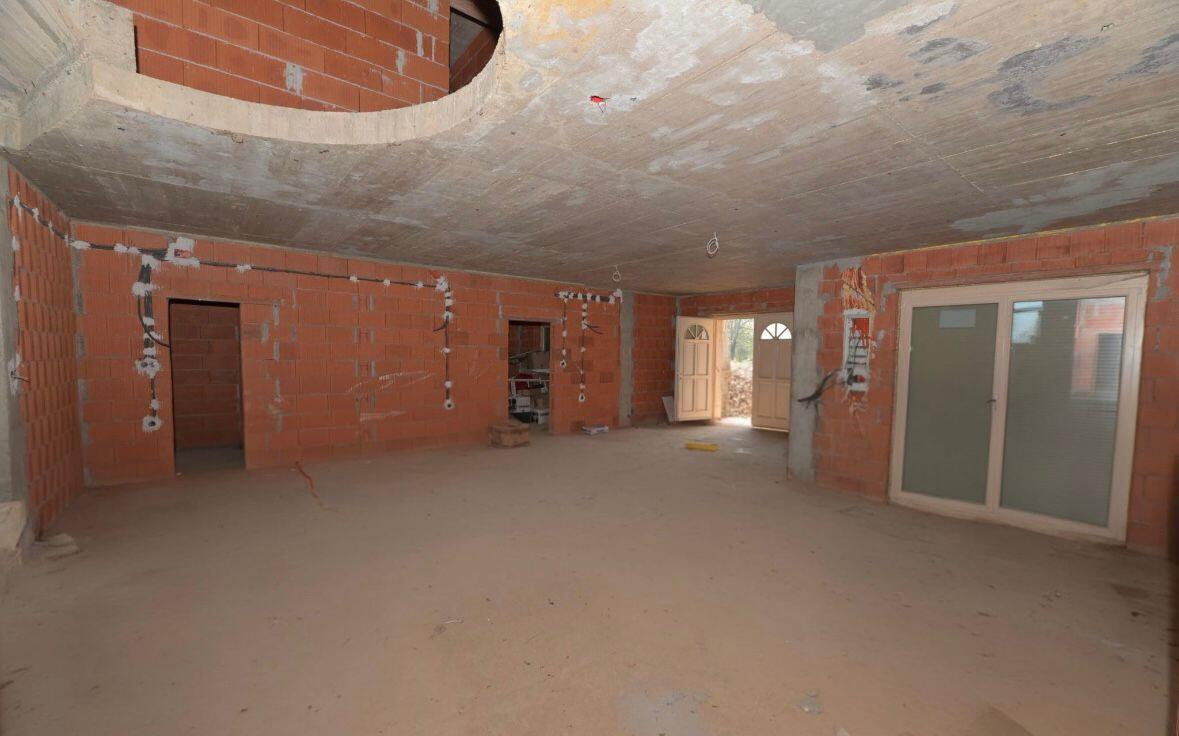 Prodaja prostorne hiše z velikim zemljiščem v kraju Sveti Jurij (Rogašovci) - Slika 3