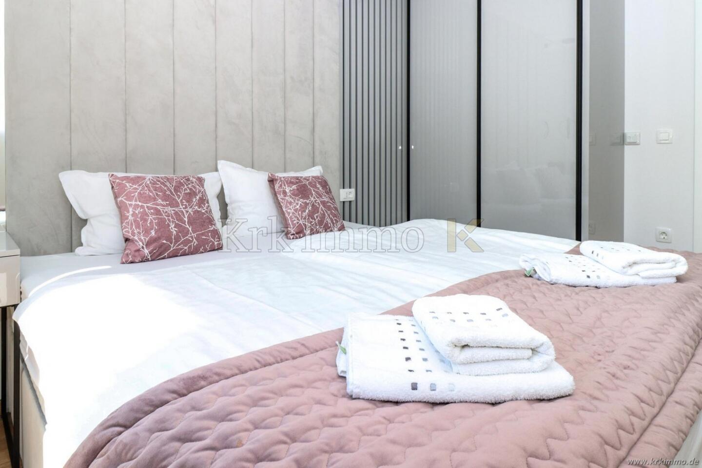 Moderno stanovanje z bazenom in pogledom na morje. KRKIMMO nepremičnine - Slika 17