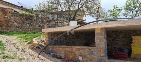 Ocizla parcela z gradbenim dovoljenjem za dve enostanovanjske hise - Slika 3