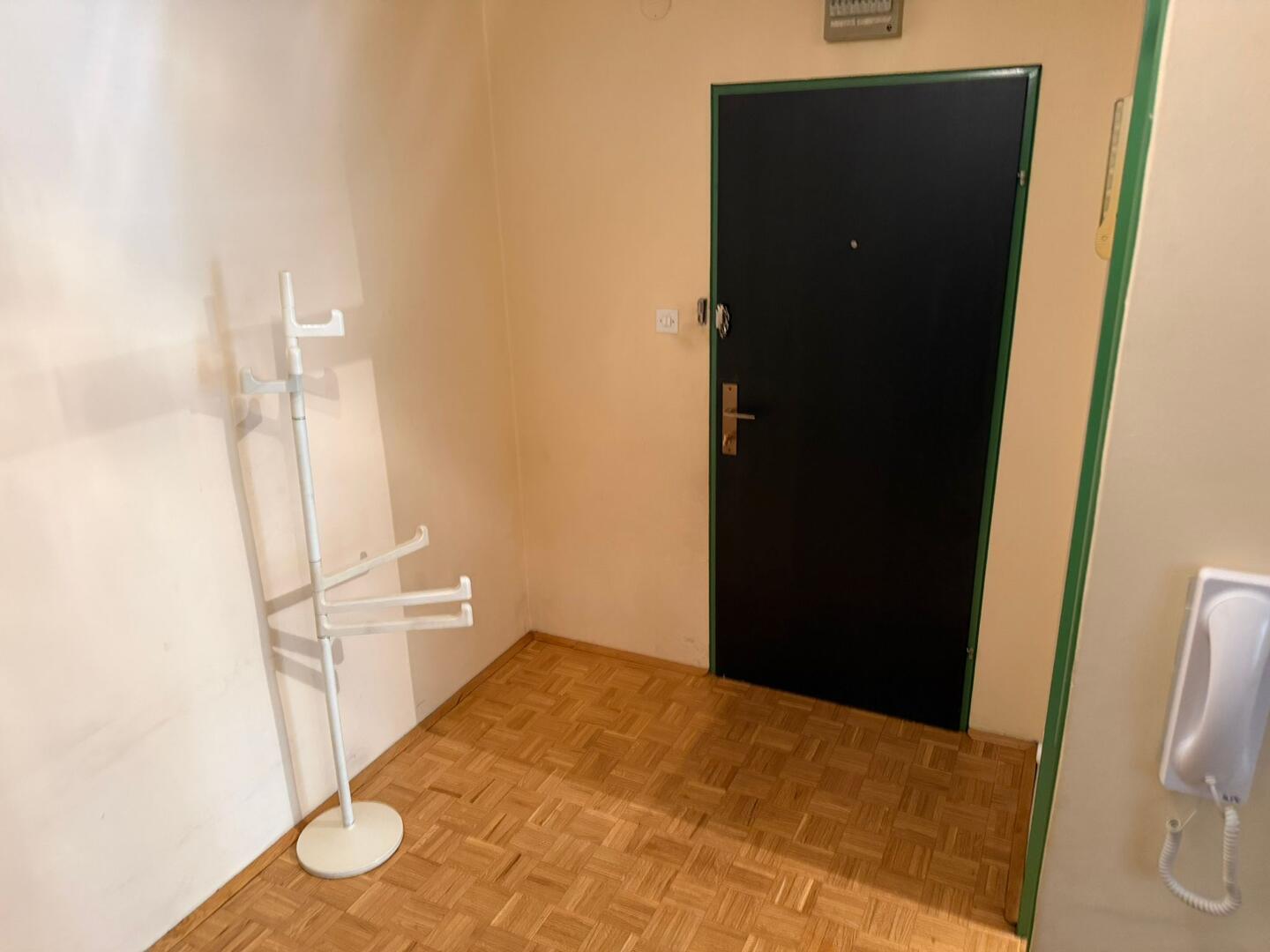 Spodnja Šiška – 2-sobno stanovanje z garažo, odlična lokacija - Slika 3