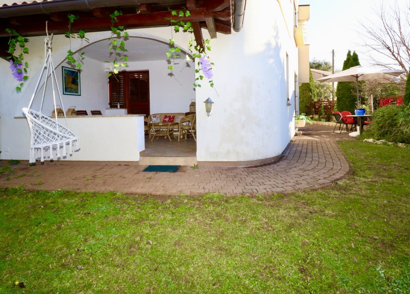 Apartma/Stanovanje Malinska. Pritličje. A003 - Slika 4