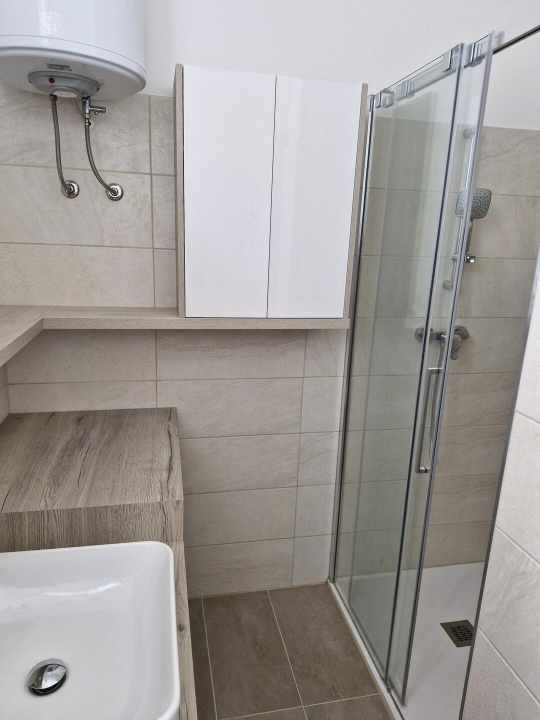 PRENOVLJENO MEŠČANSKO STANOVANJE | 100 m² | CENTER CELJA | BALKON - Slika 8