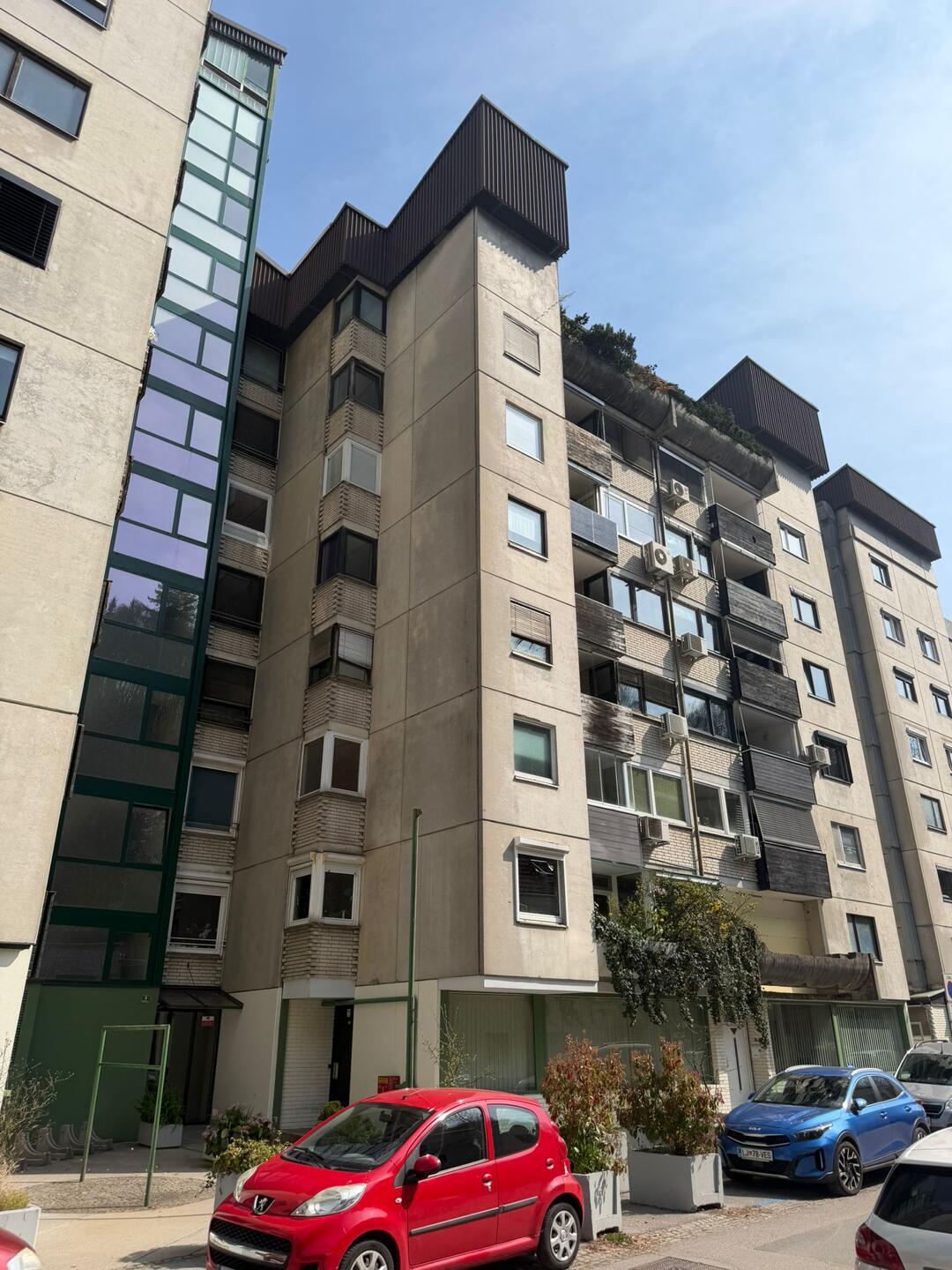 Spodnja Šiška – 2-sobno stanovanje z garažo, odlična lokacija - Slika 2