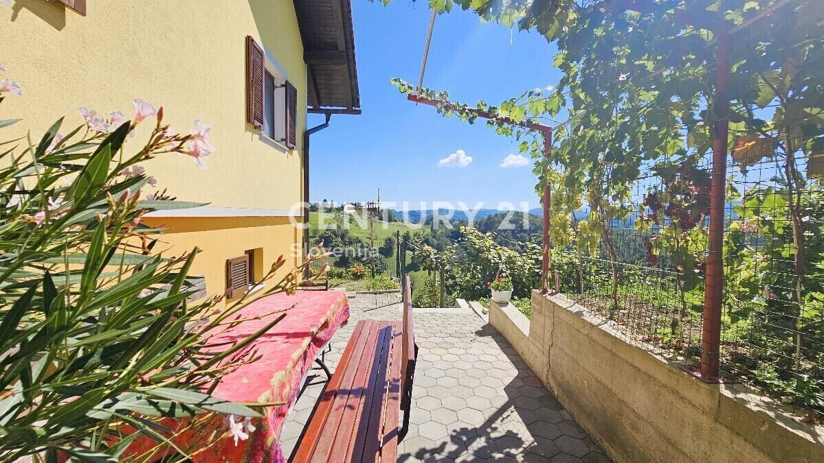 Na izjemno sončni in mirni lokaciji prodamo novejšo, lepo urejeno samostojno stanovanjsko hišo - Slika 7