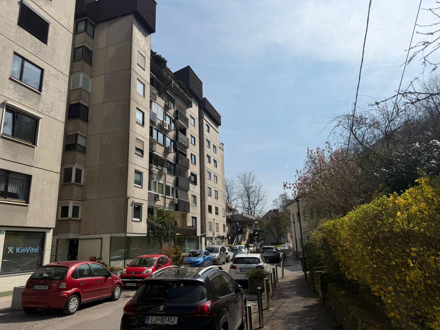 Spodnja Šiška – 2-sobno stanovanje z garažo, odlična lokacija - Slika 1