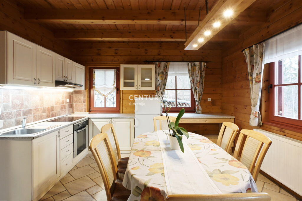 Edinstvena hiša z razgledom na Šmartinsko jezero - Slika 20