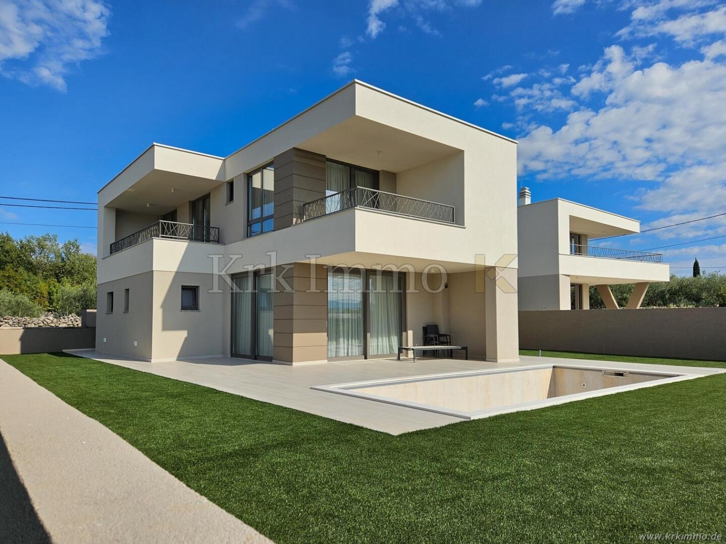 Luksuzne nepremičnine Krk: moderna vila z bazenom - Slika 1