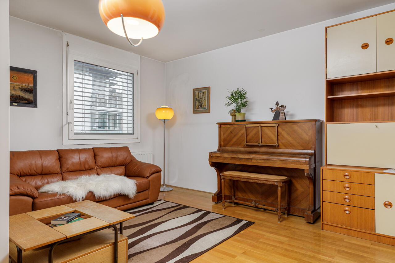 IZJEMNA PRILOŽNOST – PROSTORNO 2,5 SOBNO STANOVANJE Z GARAŽO NA NOVIH POLJANAH - Slika 12