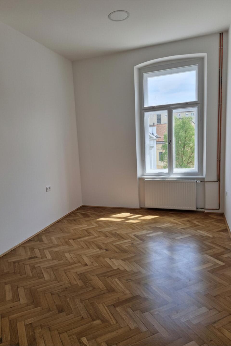 PRENOVLJENO MEŠČANSKO STANOVANJE | 100 m² | CENTER CELJA | BALKON - Slika 4