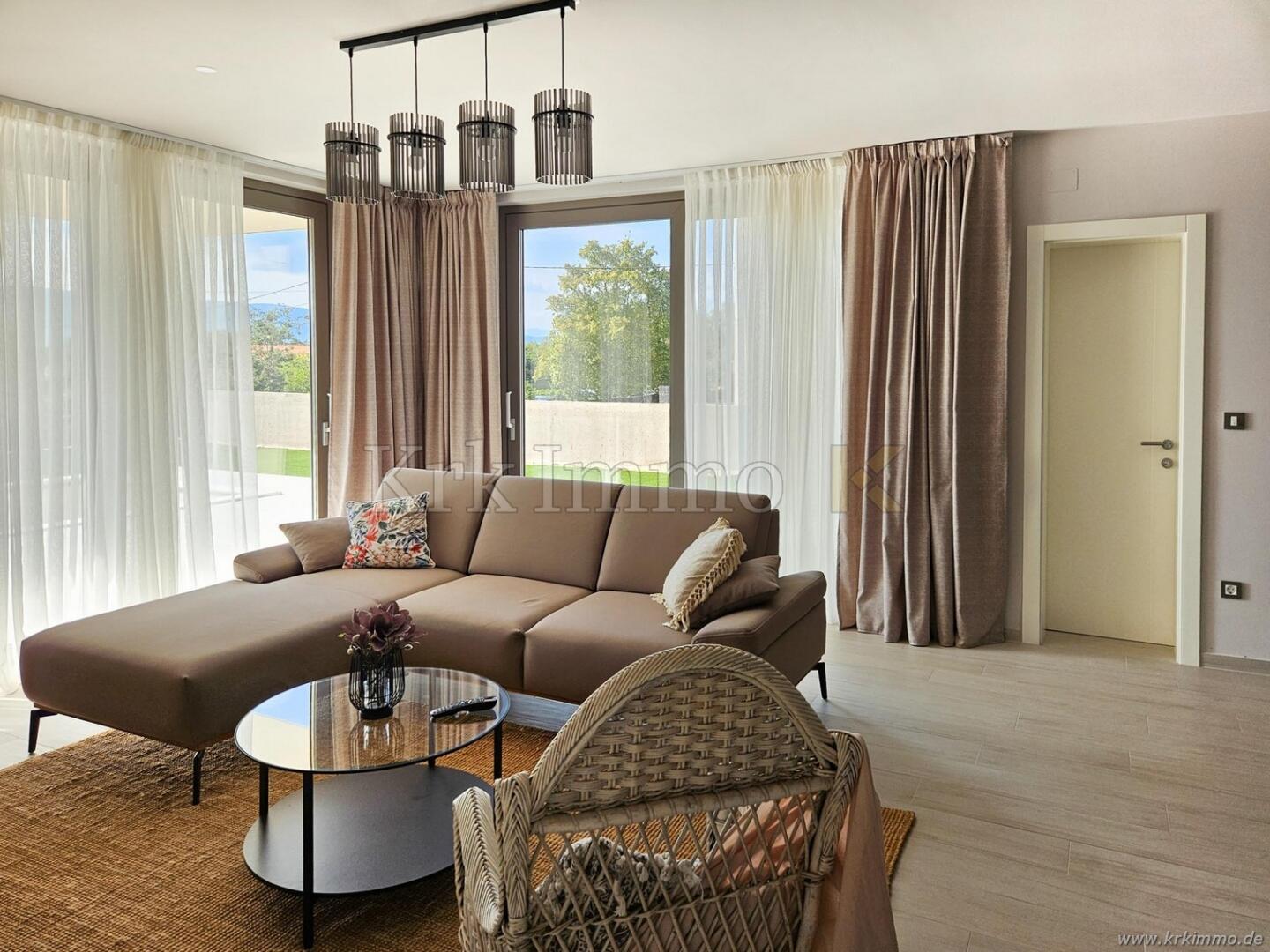 Luksuzne nepremičnine Krk: moderna vila z bazenom - Slika 7