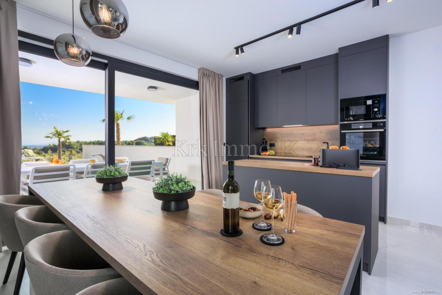 Novogradnja Krk: Luksuzna hiša dvojček z bazenom, savno, fitnesom in jacuzzijem! - Slika 6