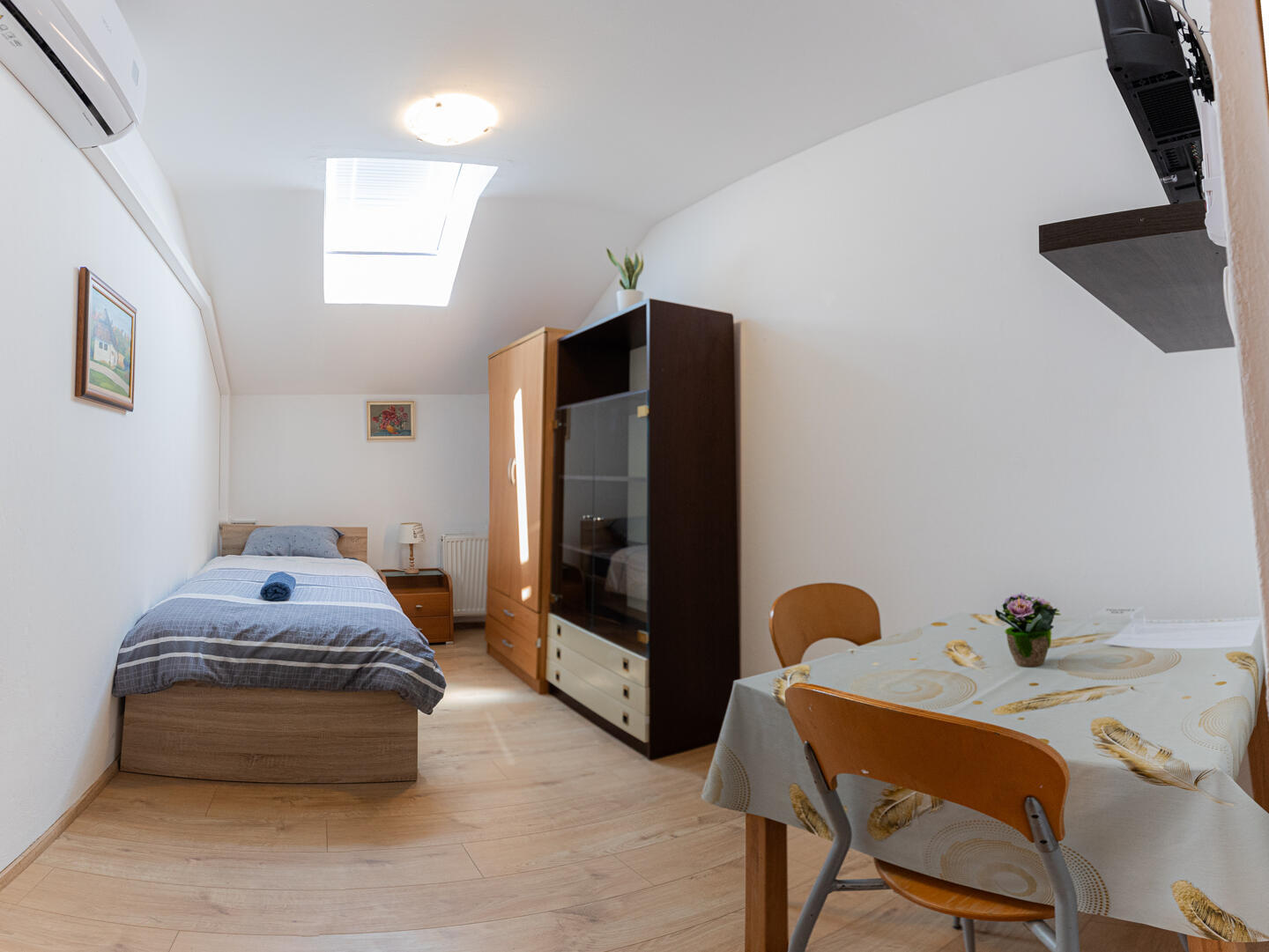 Oddam sobo v Ljubljani na Viču - Slika 1