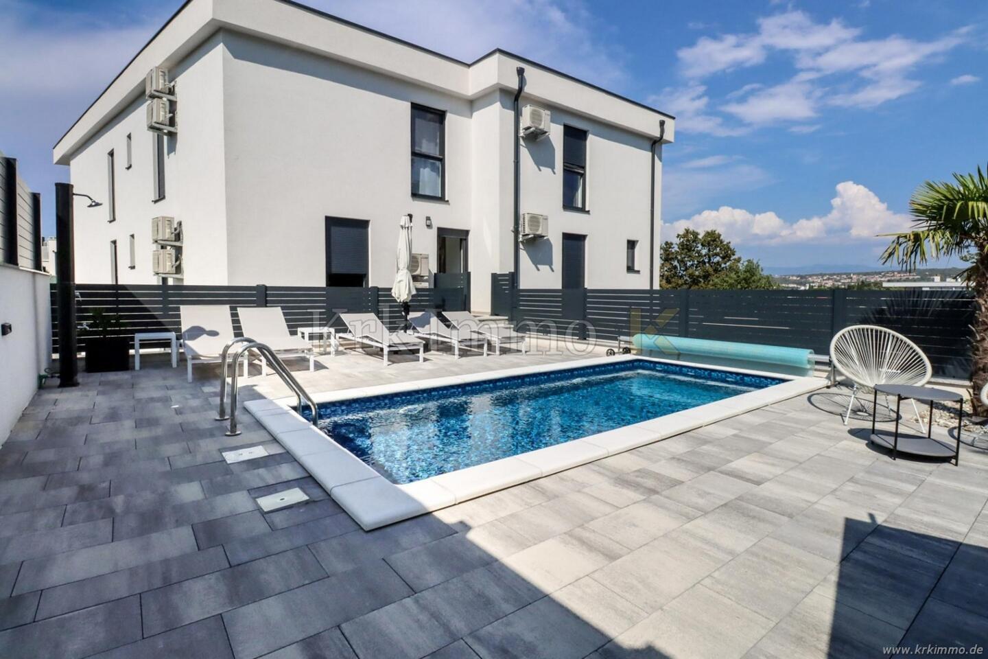 Moderno stanovanje z bazenom in pogledom na morje. KRKIMMO nepremičnine - Slika 11