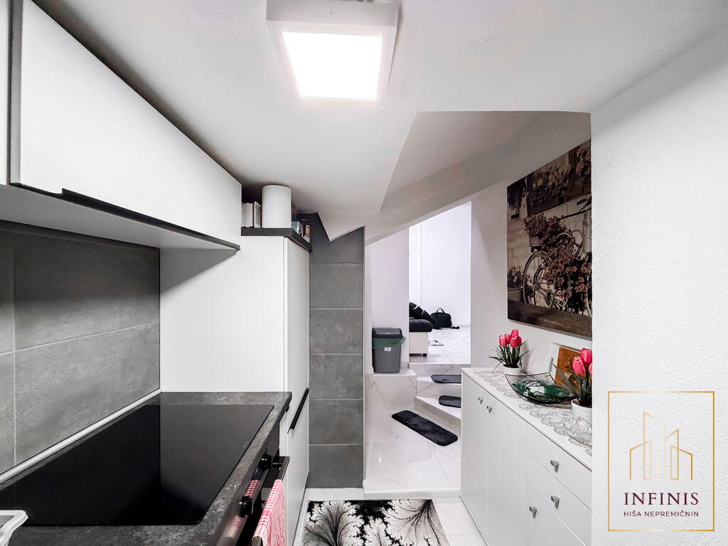 Prodaja, Stanovanje, 2,5-sobno, Ljubljana mesto, Center, Center - Slika 1