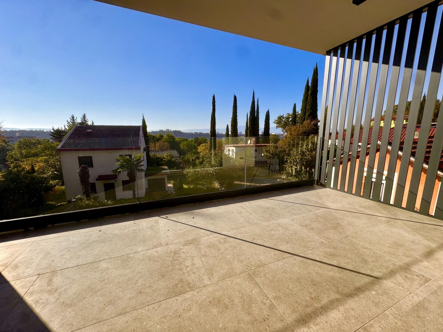 Stanovanje v prvem nadstropju z vrtom - Slika 4