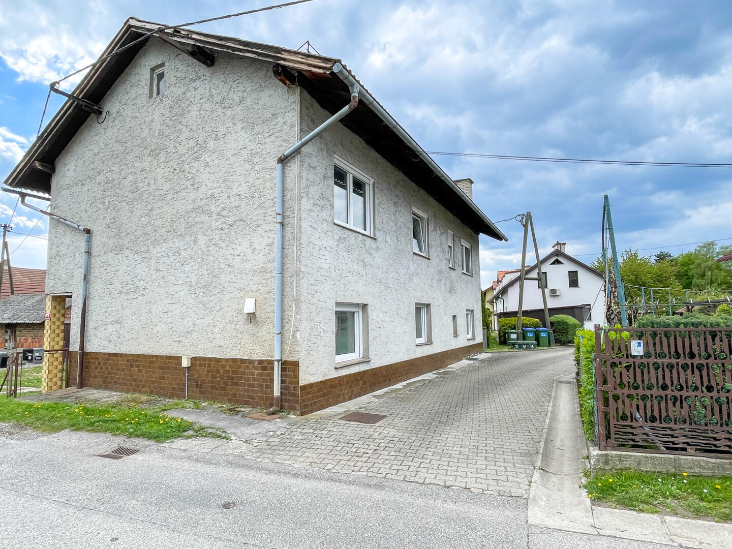 VEČJA SAMOSTOJNA HIŠA - Slika 2