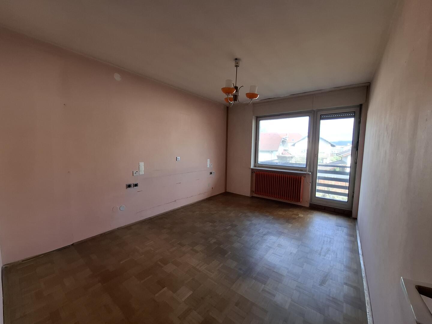 LJ, Novo Polje -hiša z vrtom, teraso in garažo v mirnem okolišu-izjemen potencial in takoj vseljivo - Slika 10