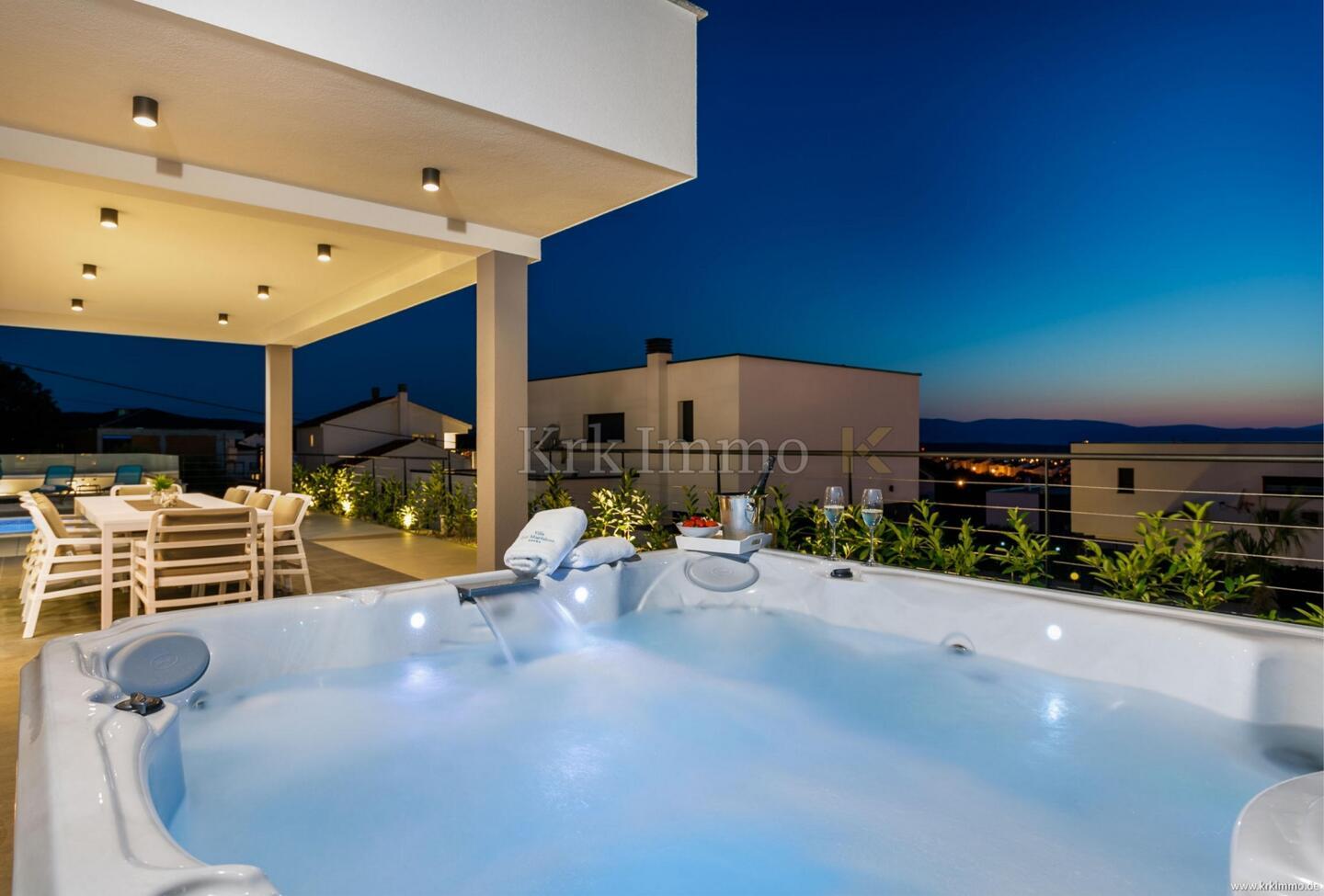 Ekskluzivna vila s pogledom na morje – pripravljena za vselitev - Slika 1