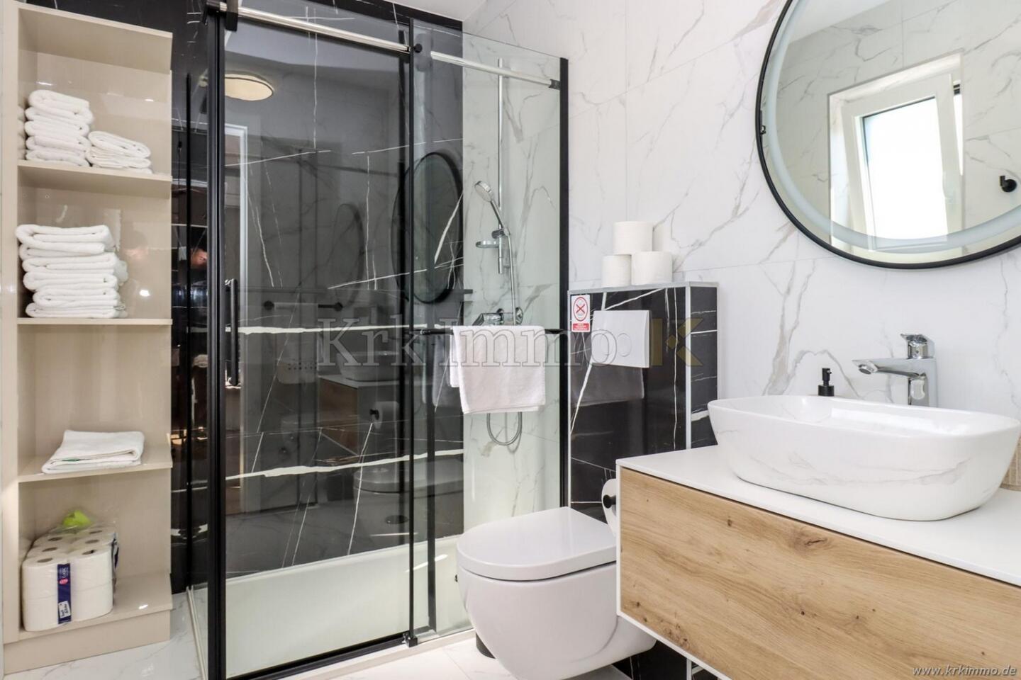 Moderno stanovanje z bazenom in pogledom na morje. KRKIMMO nepremičnine - Slika 12