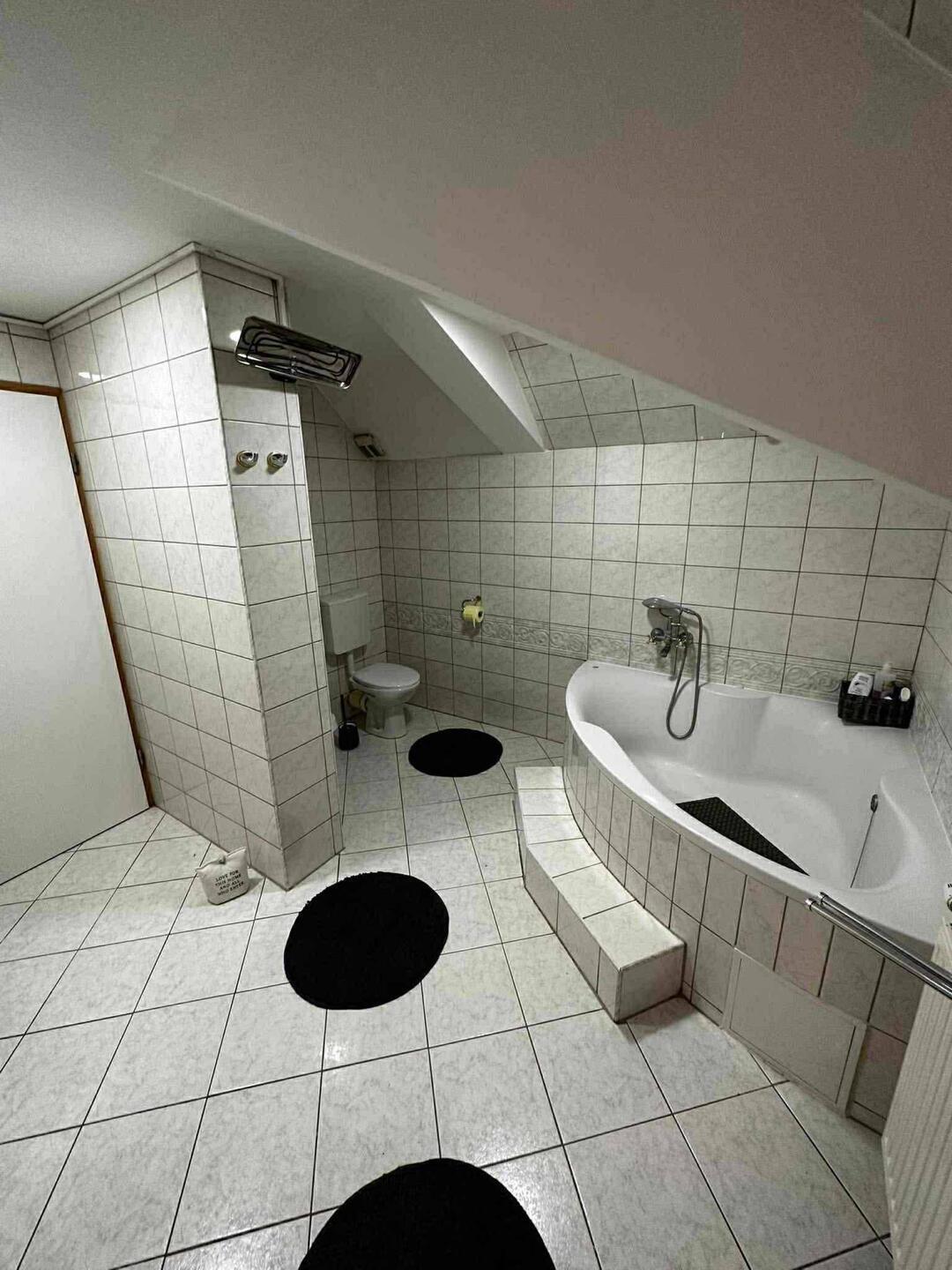 OGLAS ZA SOBE – GLAVNI TRG, MARIBOR - Slika 4