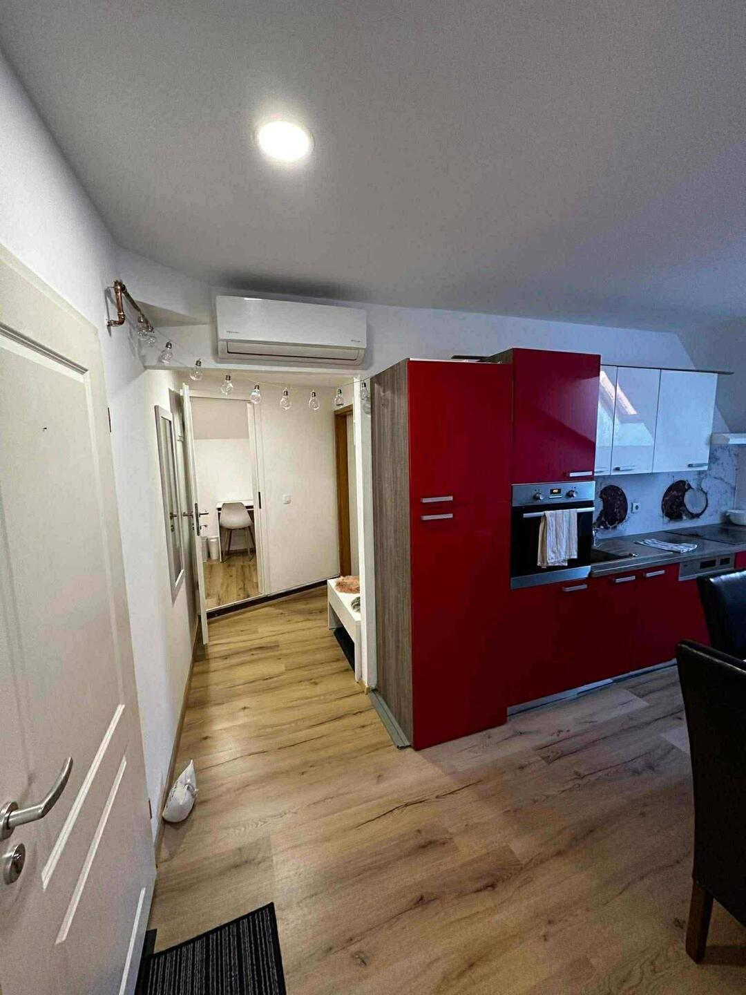 OGLAS ZA SOBE – GLAVNI TRG, MARIBOR - Slika 5