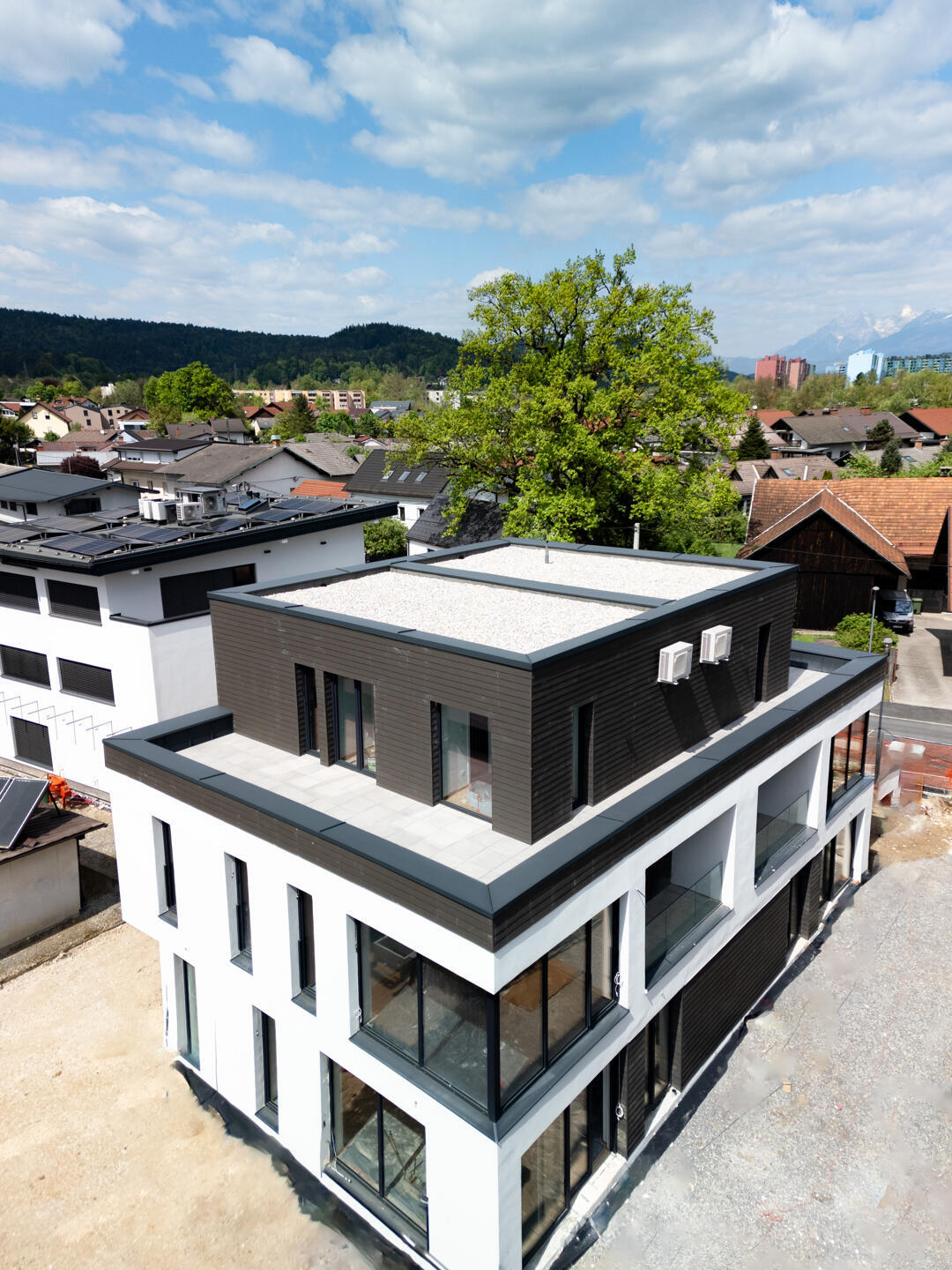 Dravlje, hiša na ključ, za sodoben način bivanja – odprta, svetla in energetsko učinkovita. - Slika 1