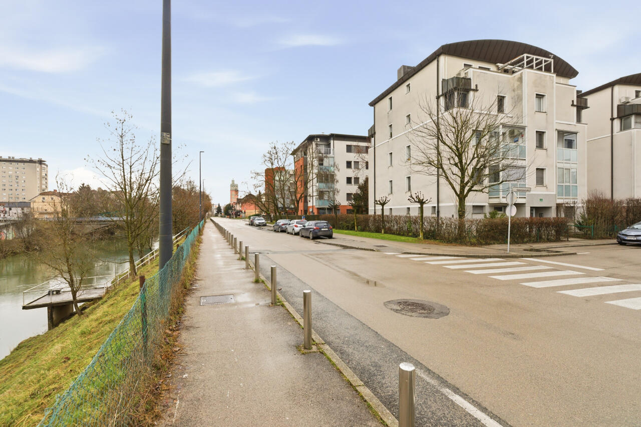 IZJEMNA PRILOŽNOST – PROSTORNO 2,5 SOBNO STANOVANJE Z GARAŽO NA NOVIH POLJANAH - Slika 35