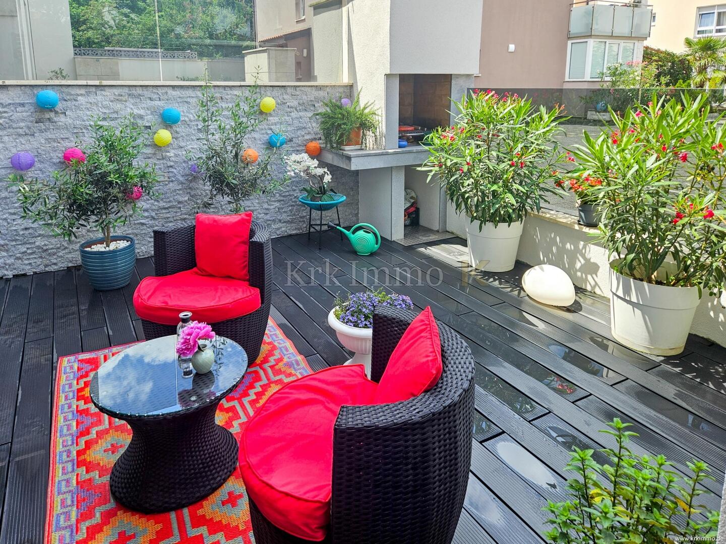 Njivice: Apartma z vrtom le 150 metrov od plaže! A320 - Slika 1