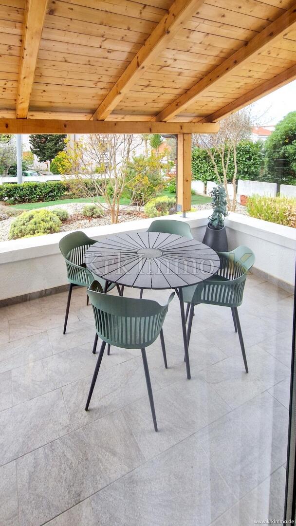 PRILOŽNOST! Pritlično stanovanje z vrtom. Nepremičnine mesto Krk - Slika 1