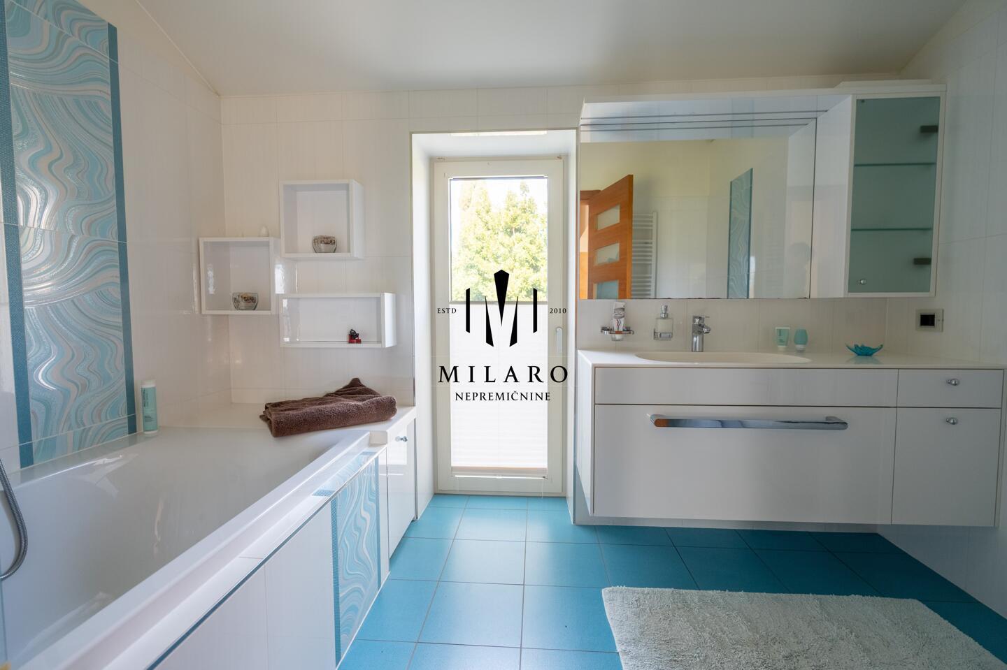 EDINSTVENA VILA NA SLOVENSKI OBALI - Slika 28