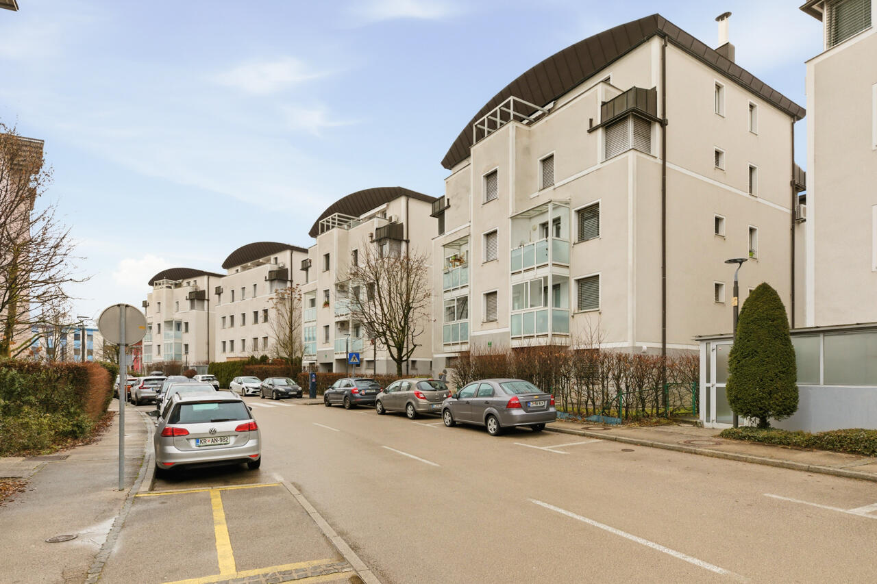 IZJEMNA PRILOŽNOST – PROSTORNO 2,5 SOBNO STANOVANJE Z GARAŽO NA NOVIH POLJANAH - Slika 79