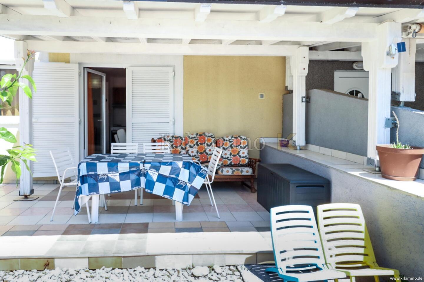 Krk: Opremljeno stanovanje v pritličju z vrtom - Slika 7