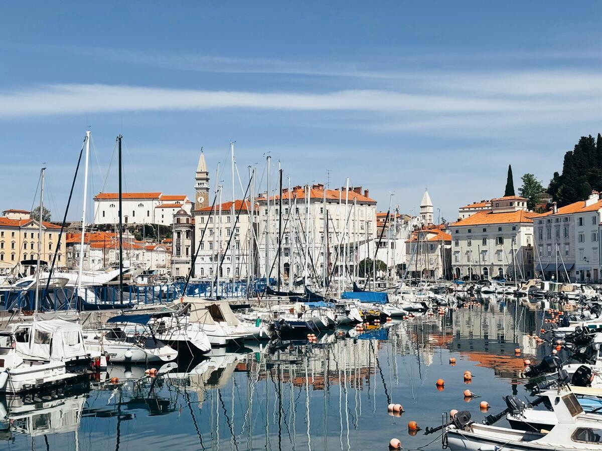 EKSKLUZIVNO STANOVANJE V ZGODOVINSKI PALAČI – PRVA VRSTA OB MORJU, PIRAN - Slika 2