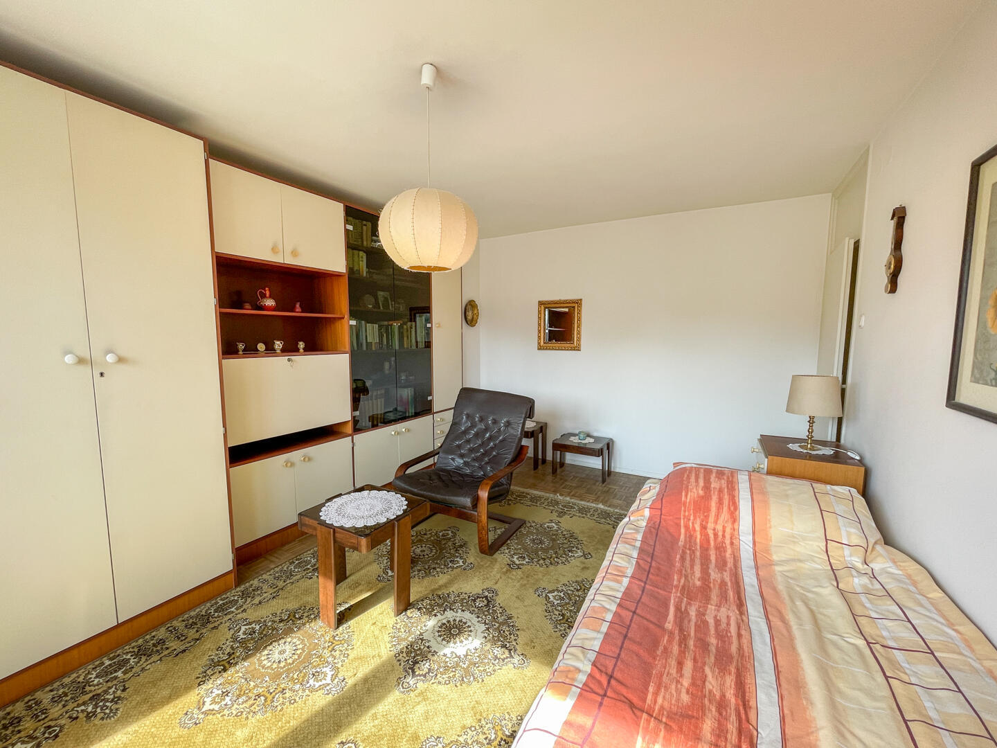 SVETLO 1-SOBNO Z DVIGALOM - Slika 1