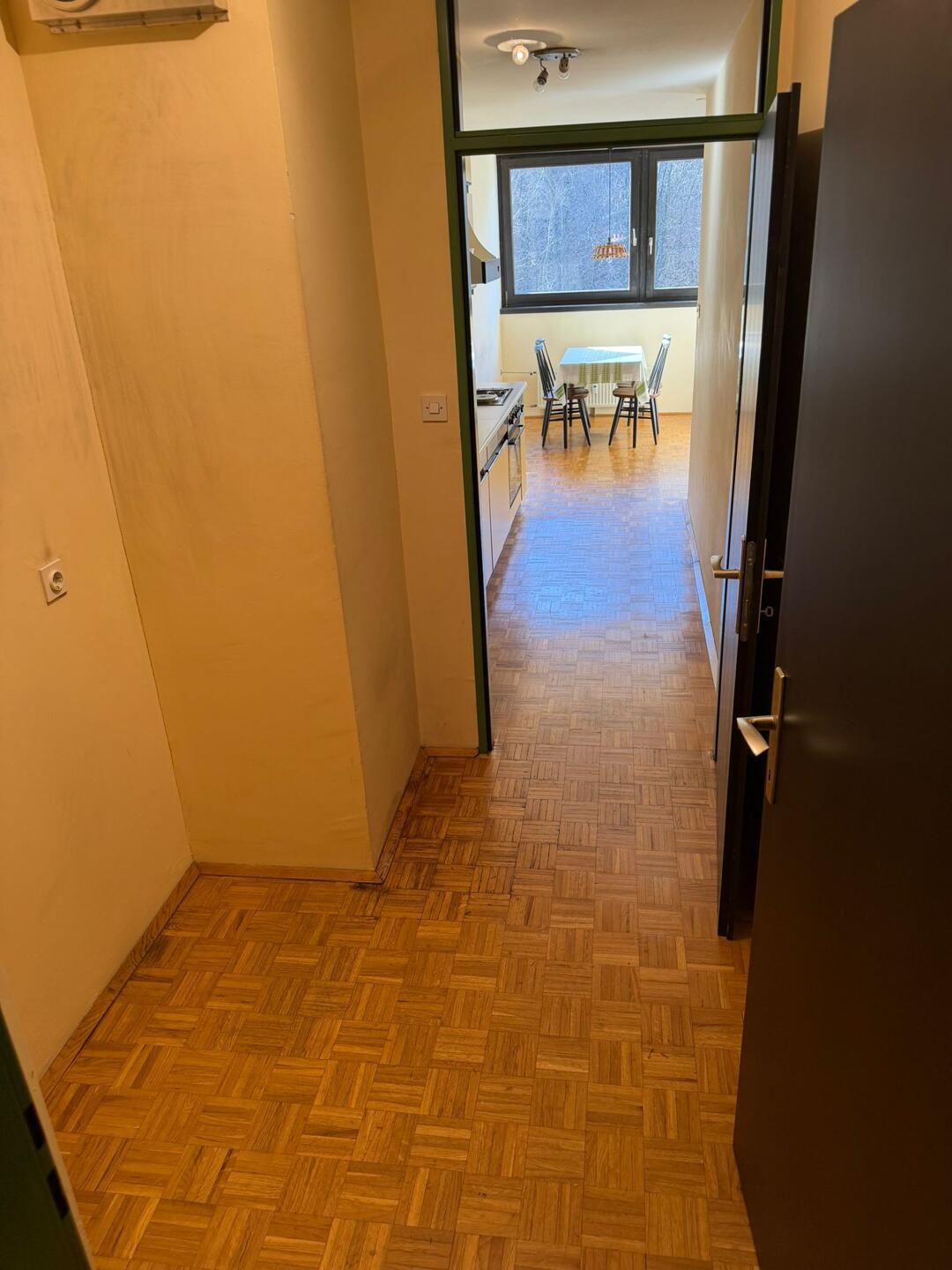 Spodnja Šiška – 2-sobno stanovanje z garažo, odlična lokacija - Slika 20