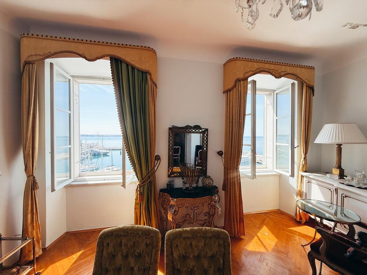 EKSKLUZIVNO STANOVANJE V ZGODOVINSKI PALAČI – PRVA VRSTA OB MORJU, PIRAN - Slika 6